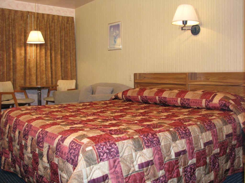 Motel St Moritz Sainte-Agathe-des-Monts Ngoại thất bức ảnh